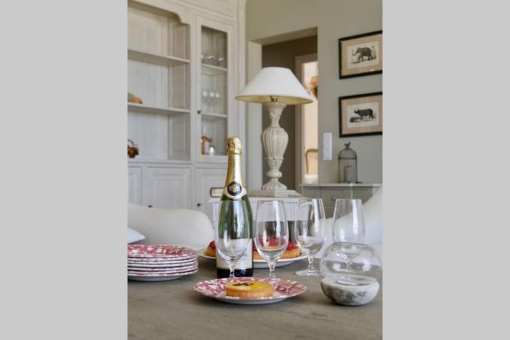 Bord De Mer - Ac, Wifi, Chic, Sea View, Beach 2 Minutes Walk Antibes Bagian luar foto