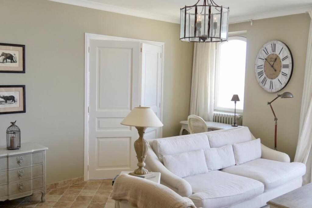 Bord De Mer - Ac, Wifi, Chic, Sea View, Beach 2 Minutes Walk Antibes Bagian luar foto