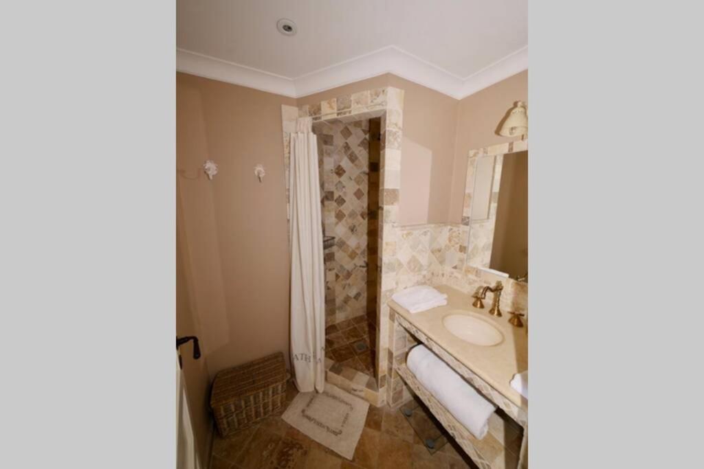 Bord De Mer - Ac, Wifi, Chic, Sea View, Beach 2 Minutes Walk Antibes Bagian luar foto